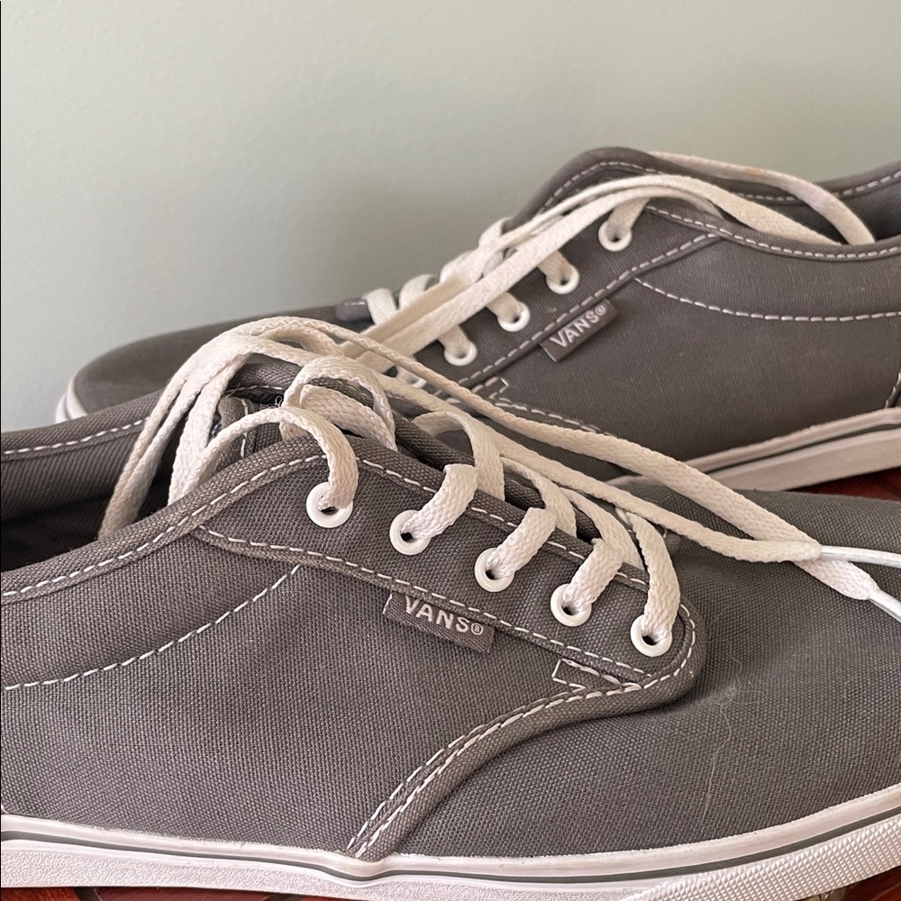 Vans Women’s Size 8 Grey with White Top Stitching Classic Sneaker